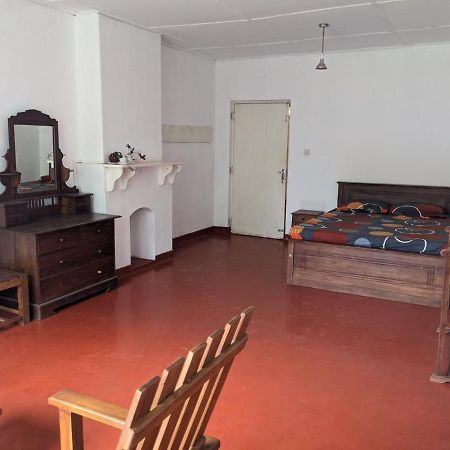Chilly Croc Hostel Нувара-Элия Экстерьер фото