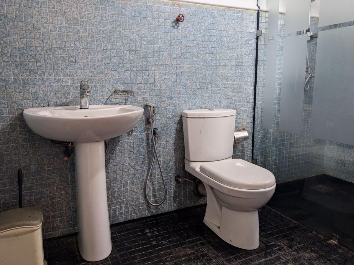Chilly Croc Hostel Нувара-Элия Экстерьер фото